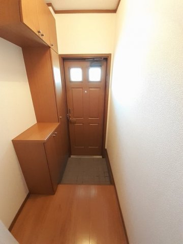 セピアIIの玄関写真