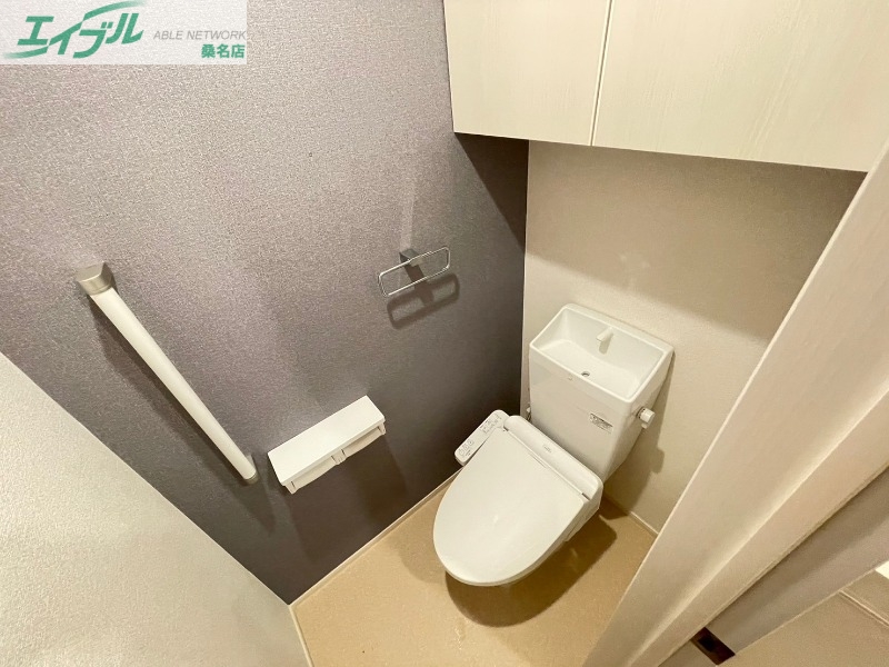 トイレ　同物件別室反転タイプ画像
