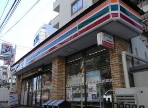 コンビニ　セブンイレブン新宿早稲田高校前店（コンビニ）まで121m