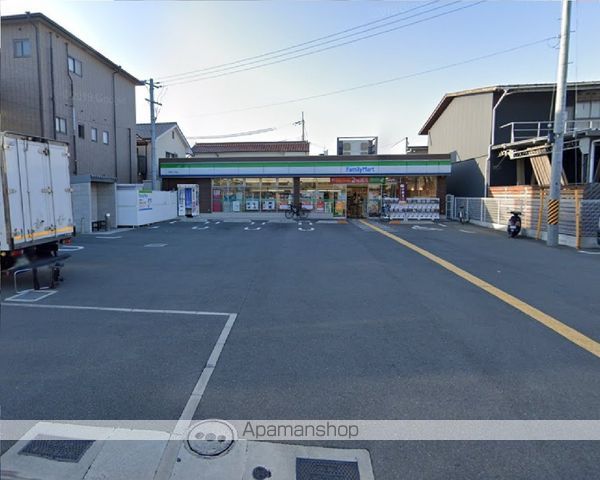 コンビニ　ファミリーマート（コンビニ）まで620m
