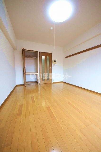 天然館ビルIVの居間写真