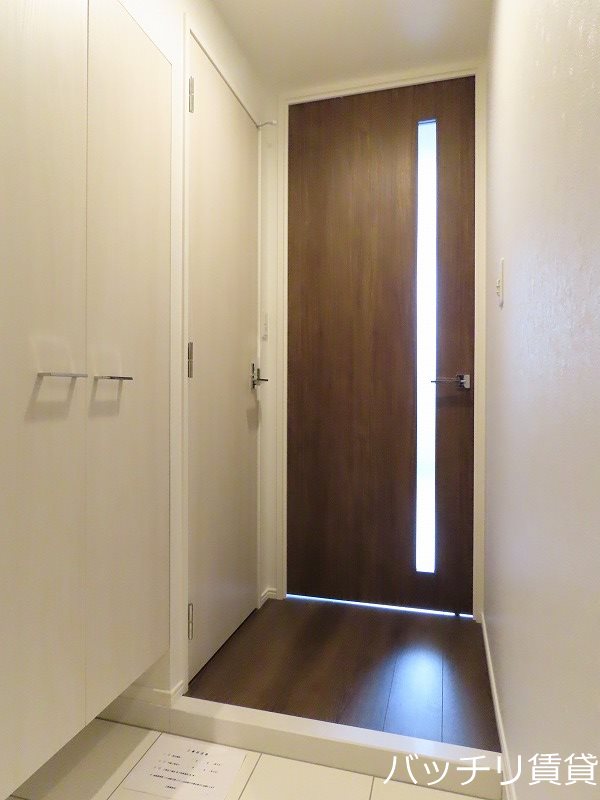 玄関　※同マンション別部屋写真の為、現状優先。