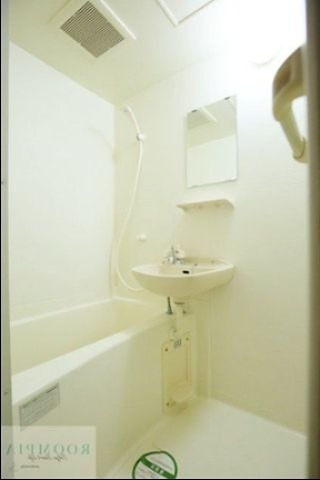 バス・シャワールーム　同タイプ別部屋の写真です