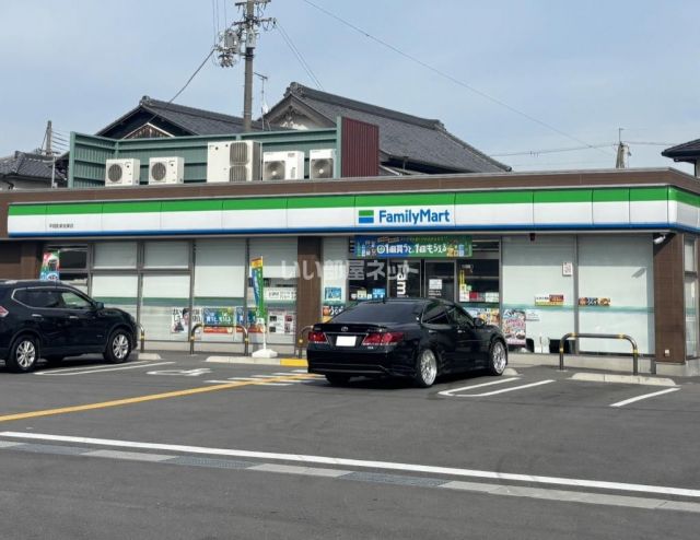 コンビニ　ファミリーマート 平岡町新在家店（コンビニ）まで1240m