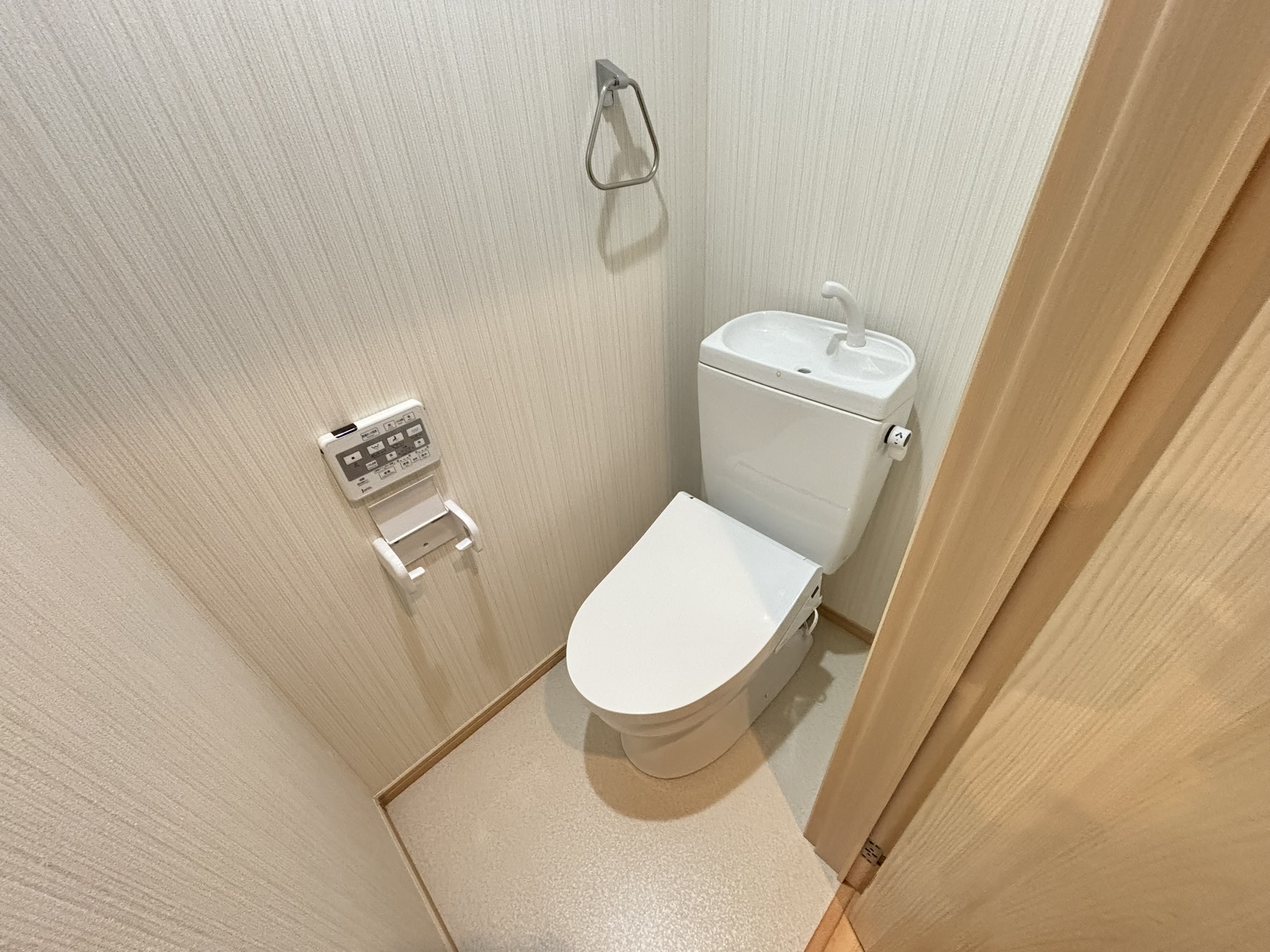 仙台市地下鉄東西線 薬師堂駅 徒歩9分 3階建 築5年のトイレ写真