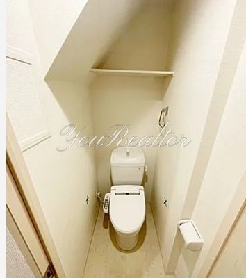東急目黒線 西小山駅 徒歩5分 3階建 築8年のトイレ写真