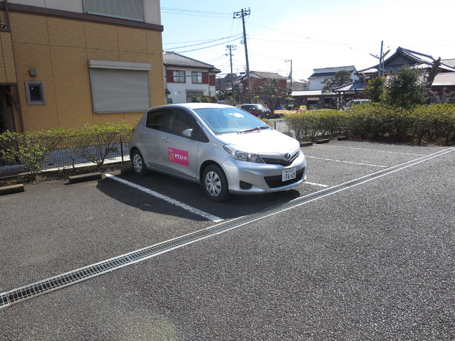 駐車場　敷地内駐車場（空き要確認）