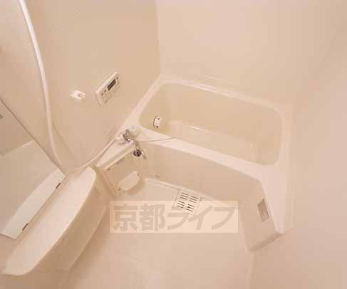 バス・シャワールーム　浴室乾燥機付きのお風呂です。