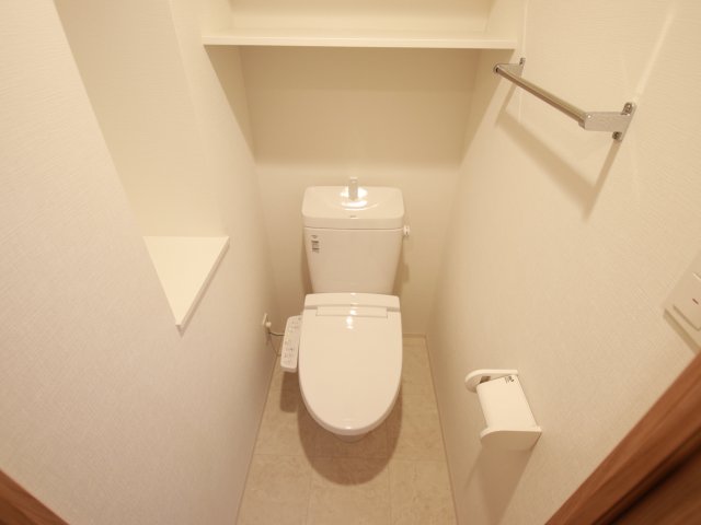 トイレ　※同タイプ、別のお部屋の参考写真です。