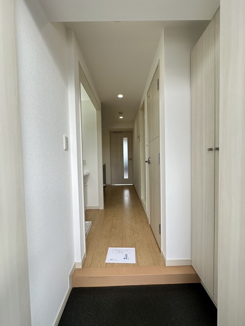 多摩都市モノレール 大塚・帝京大学駅 徒歩3分 6階建 築16年の玄関写真