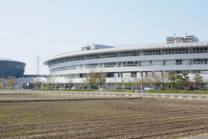 中学校　葛塚中学校（中学校）まで1200m