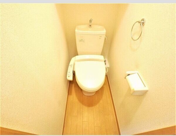 レオパレスハーモニー蕨のトイレ写真