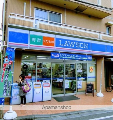 コンビニ　ローソン世田谷区山下駅前店（コンビニ）まで238m