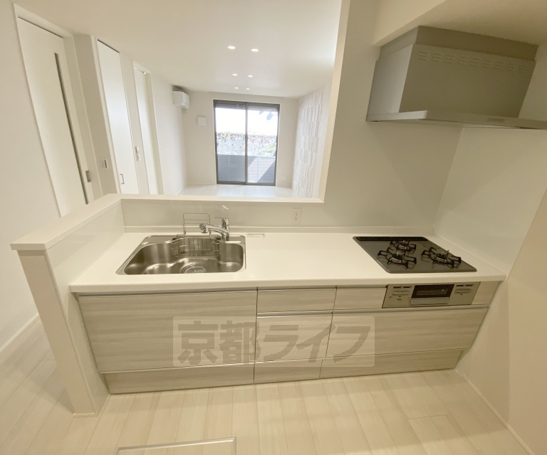 キッチン　開放的な対面式のカウンターキッチンです。