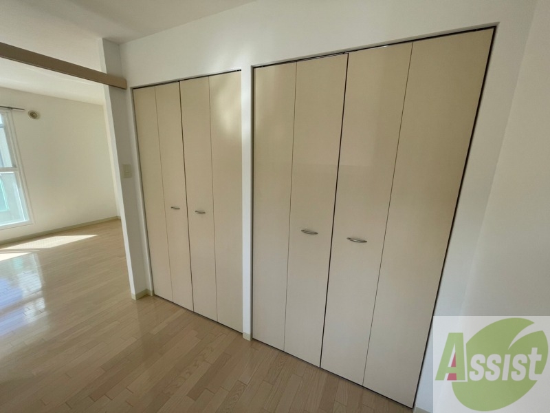 収納　寝室の収納です。部屋がすっきり片付きます。