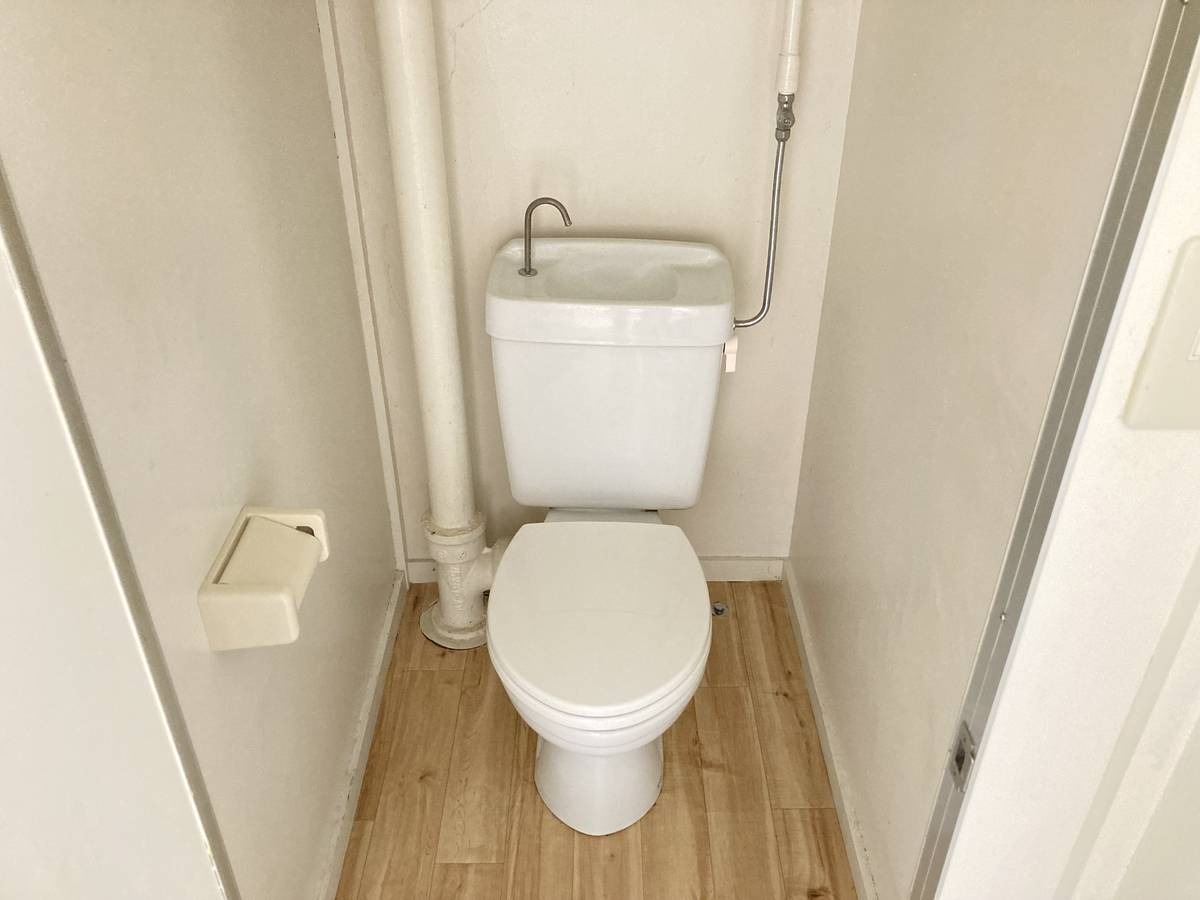 ＪＲ常磐線 取手駅 徒歩12分 5階建 築52年のトイレ写真