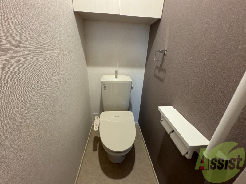 トイレ　トイレはウォシュレット機能付きです。安心して使用できますね。