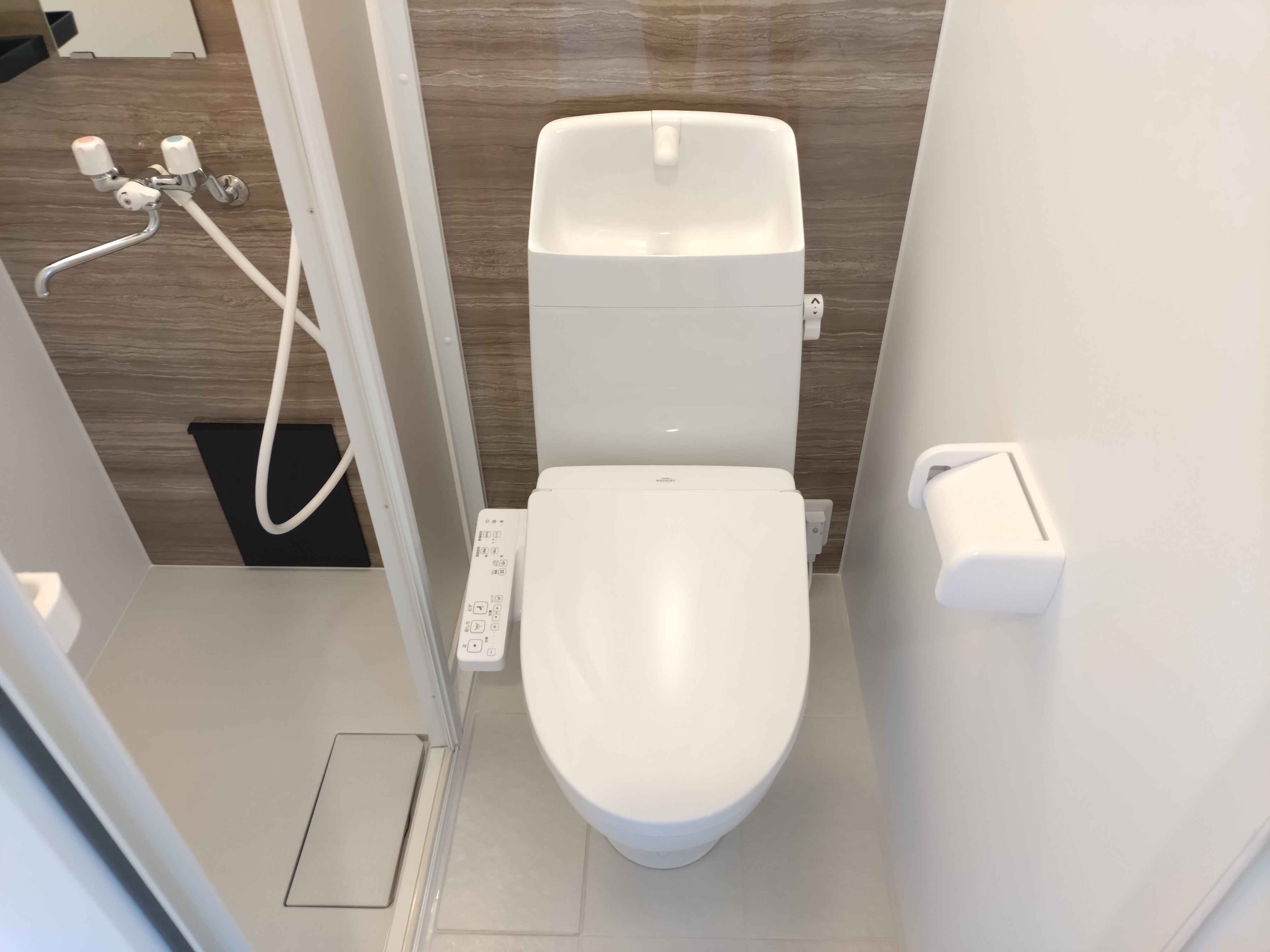 東武伊勢崎線 西新井駅 徒歩5分 3階建 築38年のトイレ写真