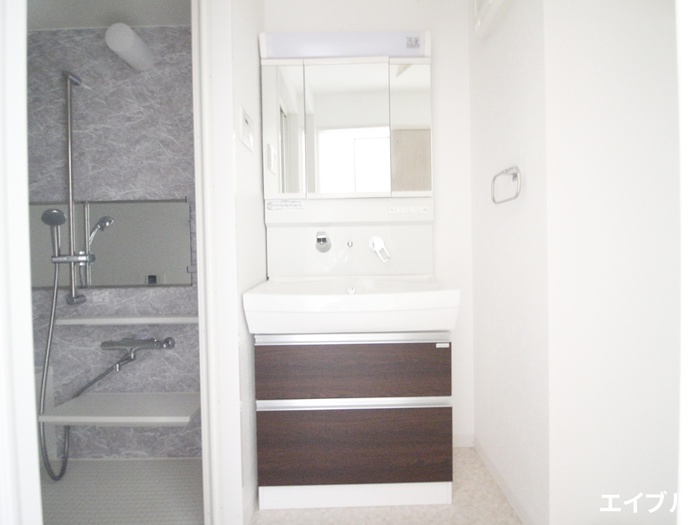 洗面設備　※別の部屋の写真になります。