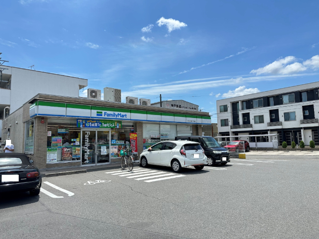 コンビニ　ファミリーマート（コンビニ）まで310m