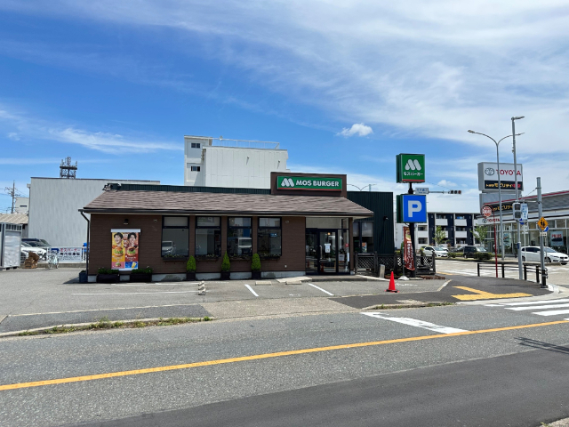 飲食店　モスバーガー（飲食店）まで180m