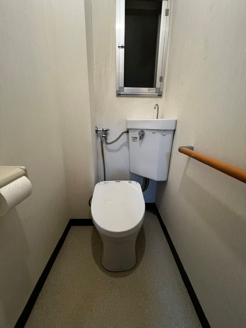トイレ　ウォシュレット交換付き（残置物）