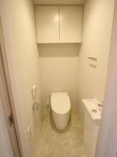 東京メトロ銀座線 外苑前駅 徒歩8分 23階建 築7年のトイレ写真