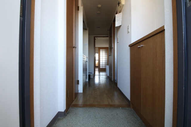 玄関　※他のお部屋の参考写真です。