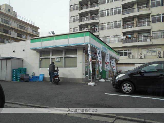 コンビニ　ファミリーマート（コンビニ）まで461m