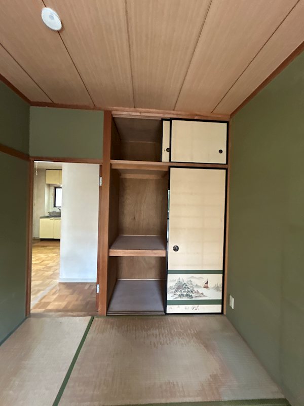収納　リフォーム前の写真になります。