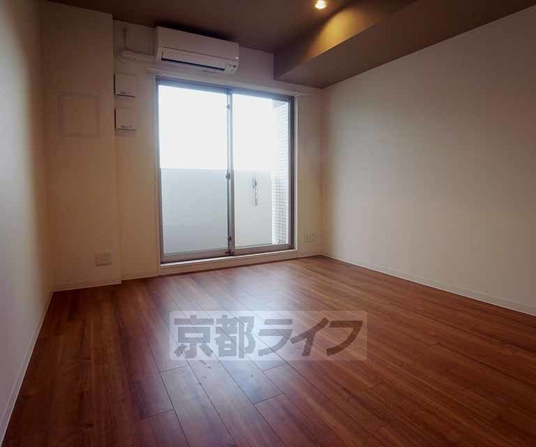居室・リビング　広々としたお部屋ですね。