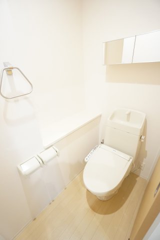 トイレ　※同物件、同タイプ、間取り反転のお部屋です