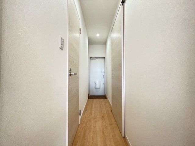 玄関　【その他内観】同建物別部屋　現況優先