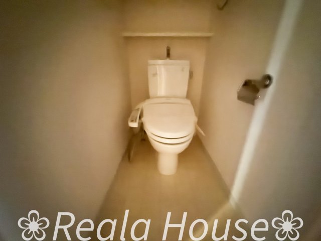 トイレ　別部屋の参考写真となります。