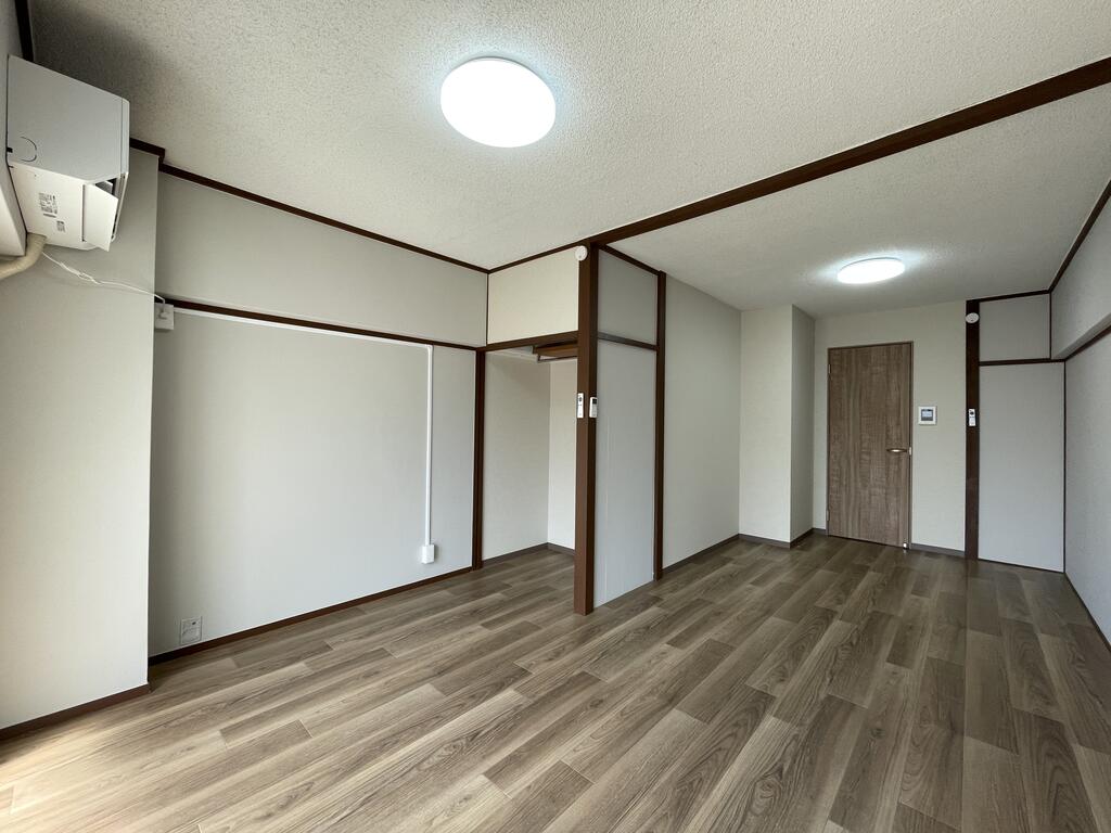 アシスト第2福井マンションの居間写真