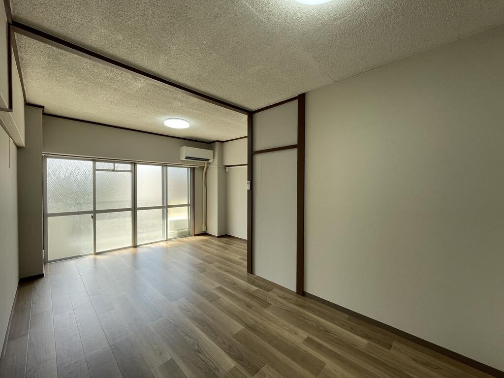 アシスト第2福井マンションの居間写真