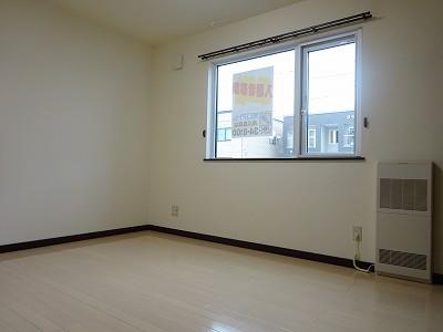 ＪＲ函館本線 旭川駅 徒歩42分 2階建 築19年の居間写真