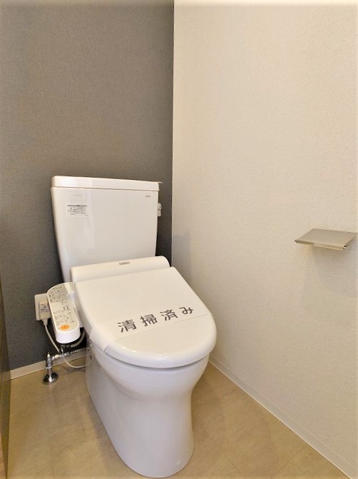 トイレ　※写真は類似間取り別部屋。色味等異なる場合があります。