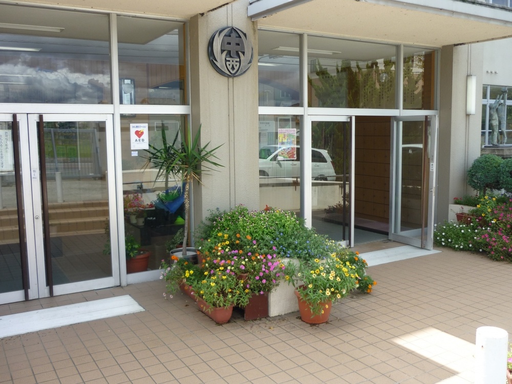 中学校　姫路市立　飾磨西中学校（中学校）まで895m