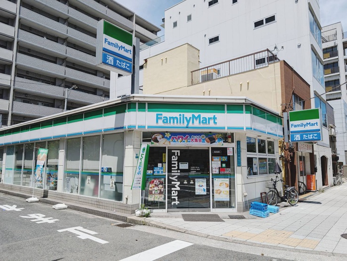 コンビニ　ファミリーマート（コンビニ）まで244m
