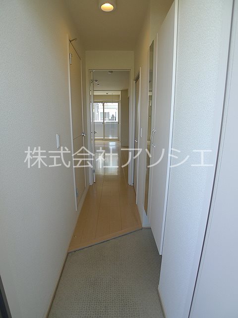 ヘリオス吉川美南 アレスの玄関写真