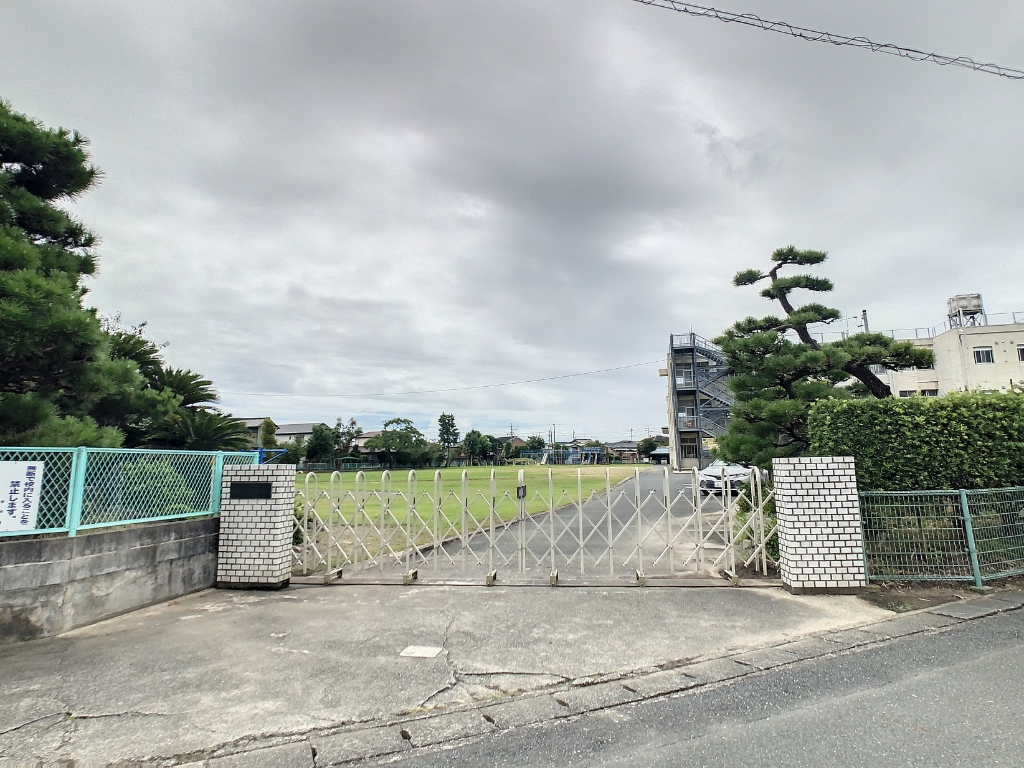 小学校　磐田市立豊浜小学校（小学校）まで855m