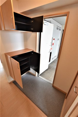玄関　同施工業者、類似仕様のイメージ写真です。