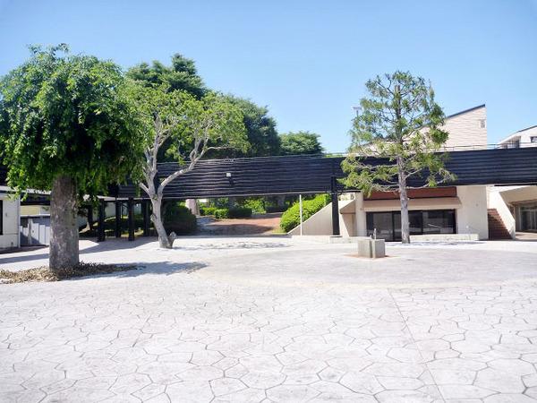 その他共有部分　中庭のある建物です
