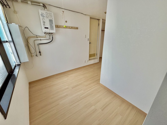 菅栄町レディースマンションの居間写真