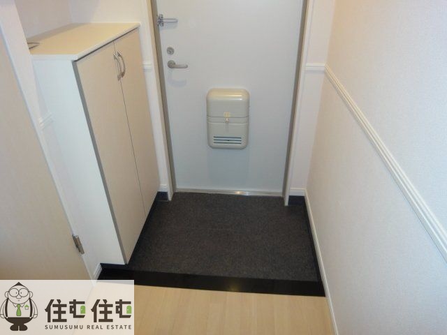 ロイヤルプラザ西岡の玄関写真