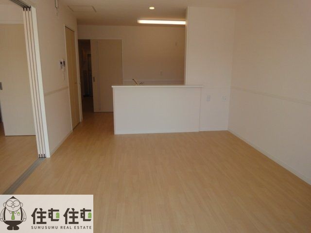 ロイヤルプラザ西岡の居間写真