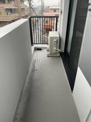 バルコニー　外からの目が気にならないバルコニーで洗濯物が干せます