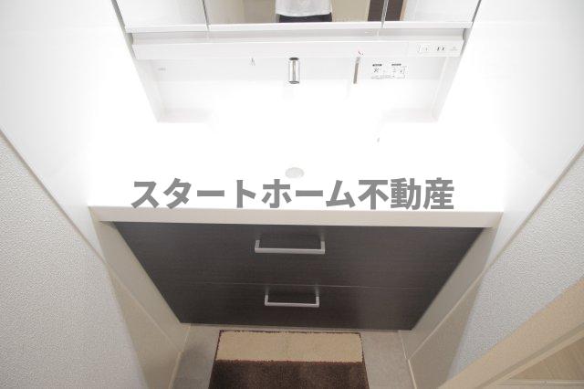 洗面設備　明るい洗面所です