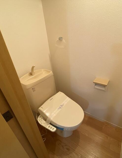 西武新宿線 野方駅 徒歩5分 2階建 築23年のトイレ写真